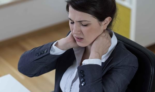 颈椎病：有没有合适的自我疗法？还真有4种，选择合适的