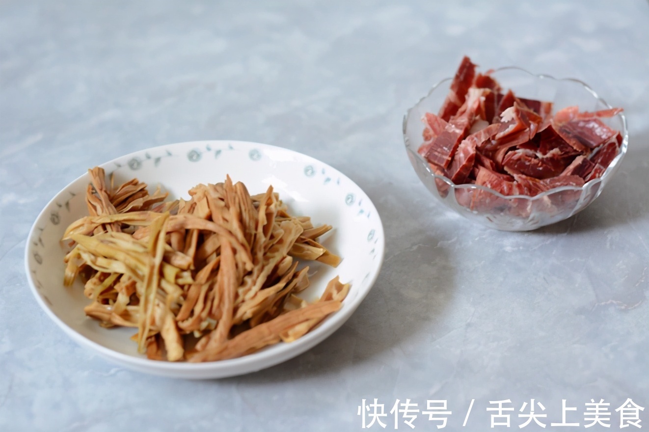 这东西不怕过期，超市30元一斤，现在抓紧多买点，吃到第二年