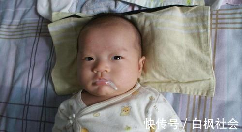 辅食|宝宝到了这个月龄,基本可以告别“夜奶”了,宝妈早知道早准备