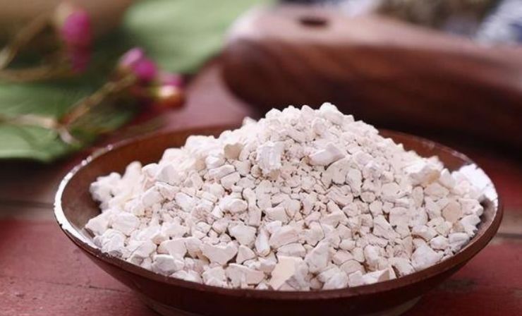 炸肉丸子,用什么粉调馅最好?有人常弄错,难怪回软快不酥脆