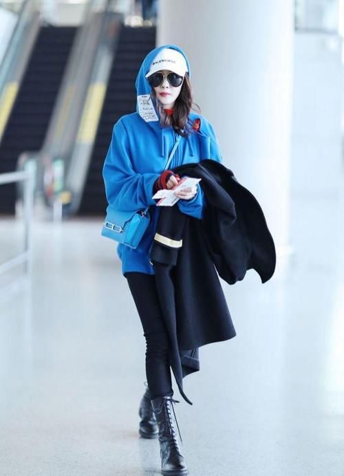 别用裙子配卫衣了！今年流行“卫衣+裤子”，特有范，小个子也爱