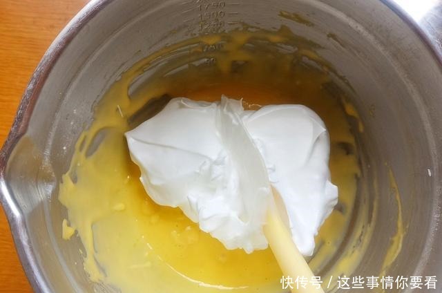 柠檬别只知道泡水喝,用来做蛋糕,滋味妙不可言,口味清新好喜欢