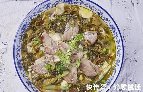 酸菜鱼|腌酸菜时,只放盐是外行,教你一个土方法,酸爽又下饭,久放不坏
