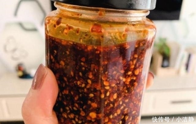 辣妹子|做辣椒油时,直接淋油就错了!大厨教你正确做法,辣椒油香辣红亮