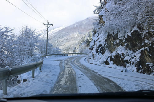 单人单车独闯夹金山 谁说两驱车不能挑战冰雪路