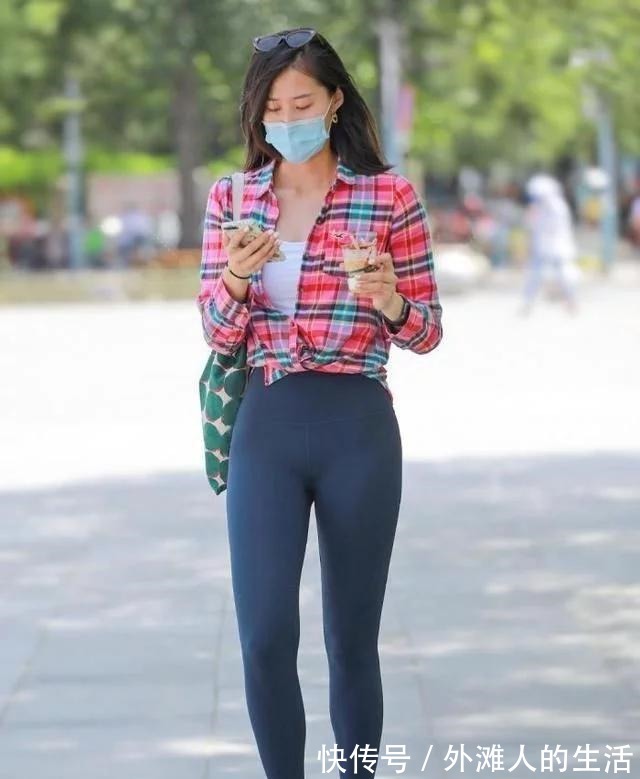 九分裤 假期旅游拒绝做“配角”,选择穿修身运动裤,舒适美观!