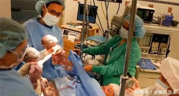 双胞胎|双胞胎“手牵手”一起出生，画面瞬间感动医生，真的是太有爱了！