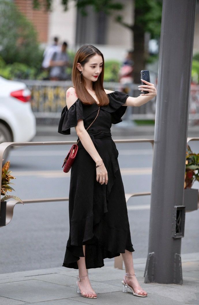 小姐姐|街拍:精细的容颜清新美女款款长裙, 美美哒凸显优雅气质