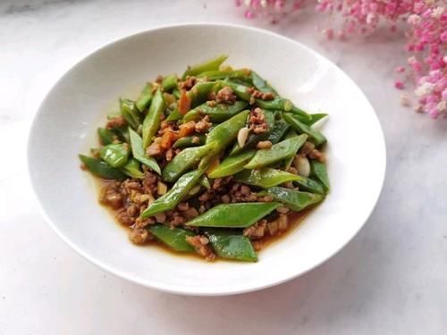 遇见此菜别手软，多买点回来炒一炒，营养美味又下饭