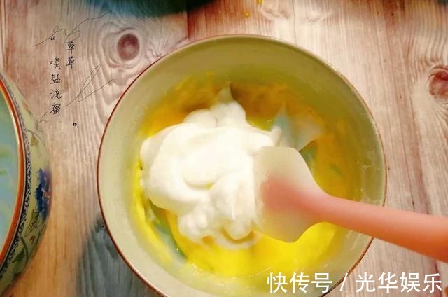 做什么蛋糕？蛋奶酥比蛋糕更容易上手，而且口味更香酥