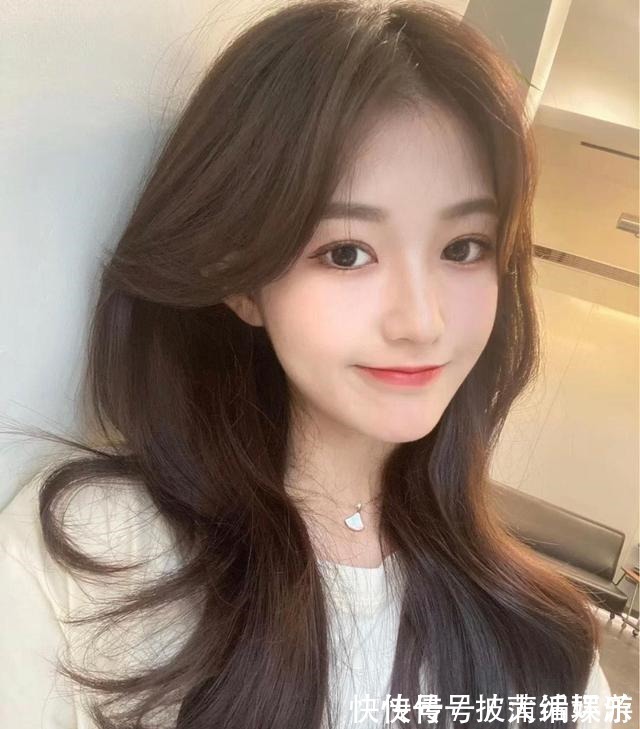 脸部 2021发型风向标短直发更受欢迎,刘海又重回巅峰,气质更A了!