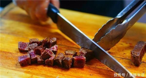 同样一块牛排，西方厨师尝一口试味道，为何看不出有吃过的痕迹