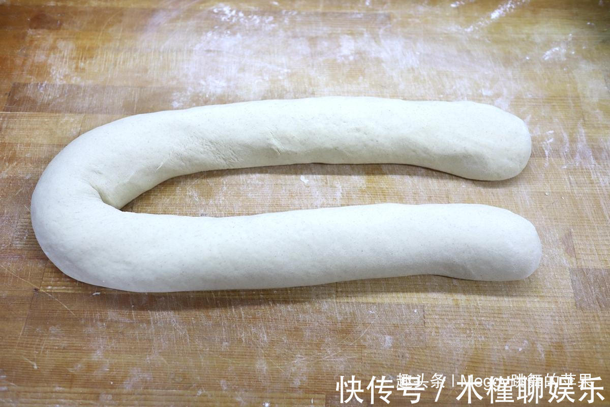 面团|三个萝卜一盆面，蒸出的大包子比肉香，越吃越香！