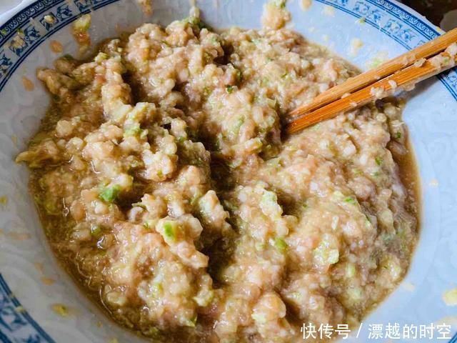 不鲜|拌饺子馅最忌放“它”,10人有9人放错,难怪饺子不鲜还不好吃