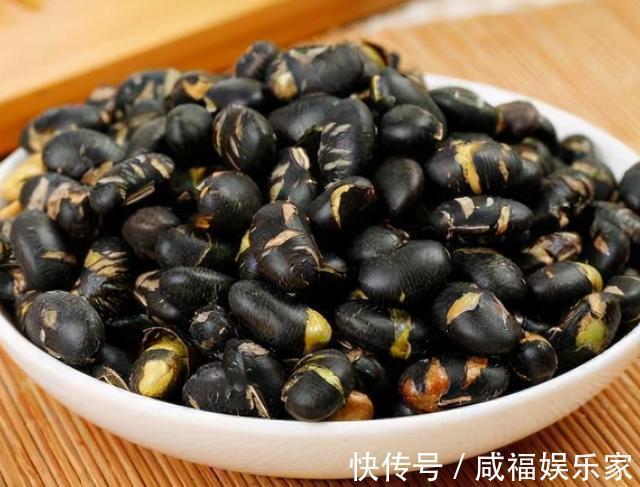 家常|天冷我家常吃黑豆，用醋泡一泡，每天吃5颗，补充蛋白质和维生素
