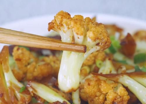 肉香|干锅花菜这样做太好吃,搭配五花肉一起炒,肉香扑鼻,营养解馋