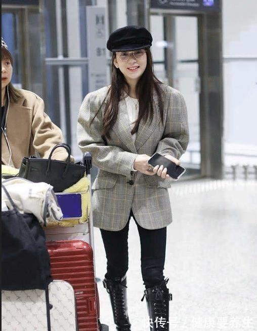 方媛 方媛的衣品也太好了吧，格纹西装搭配骑士靴潇洒帅气，时髦大气！