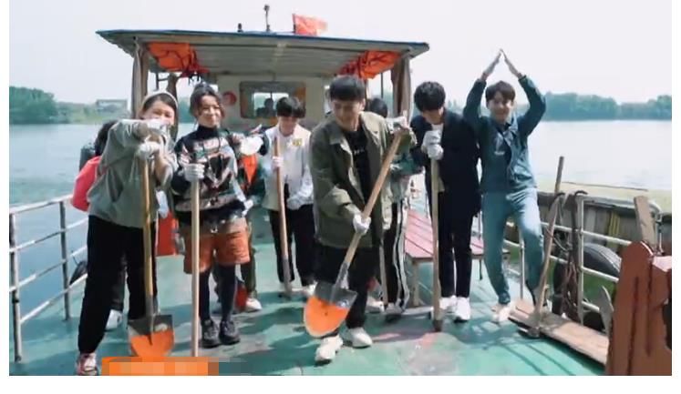 彭彭|《向往5》下期：蘑菇屋一家翻身成仓库股东，艺兴彭彭太狂了！