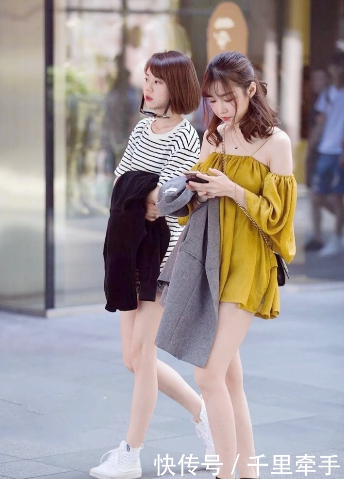  行头|街拍：美女就你这身行头出门，回头率老高了。