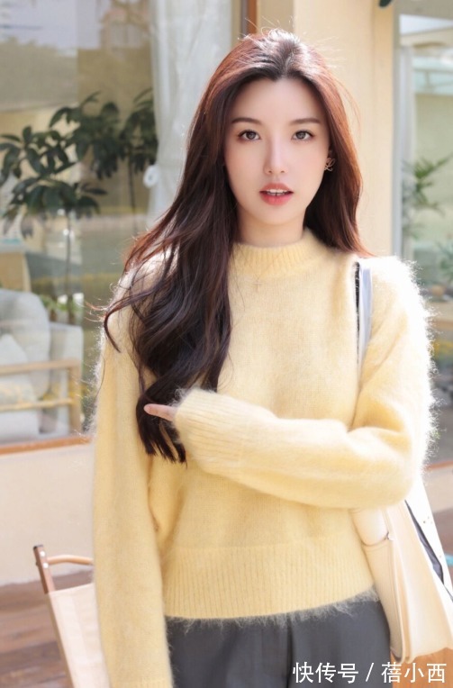 卷发 早春建议多穿“毛衣”,搭配阔腿裤的技巧+思路在这里,显瘦显高