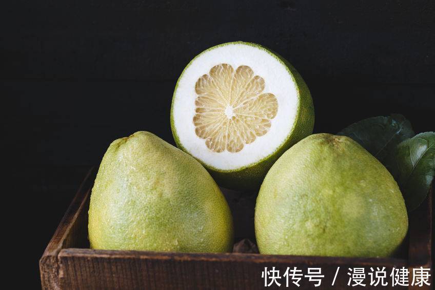 营养功效|吃完柚子扔了皮?太浪费了!柚子皮这2大营养功效,多数人都不知