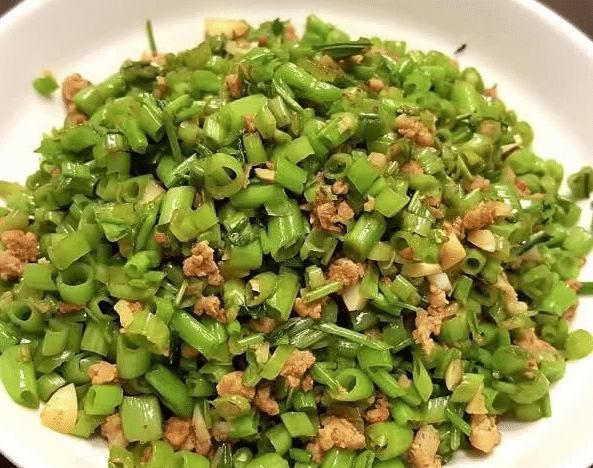 猪肉|大暑过后,这碱性蔬菜要多吃,每天炒一盘,补钙质,孩子长个头