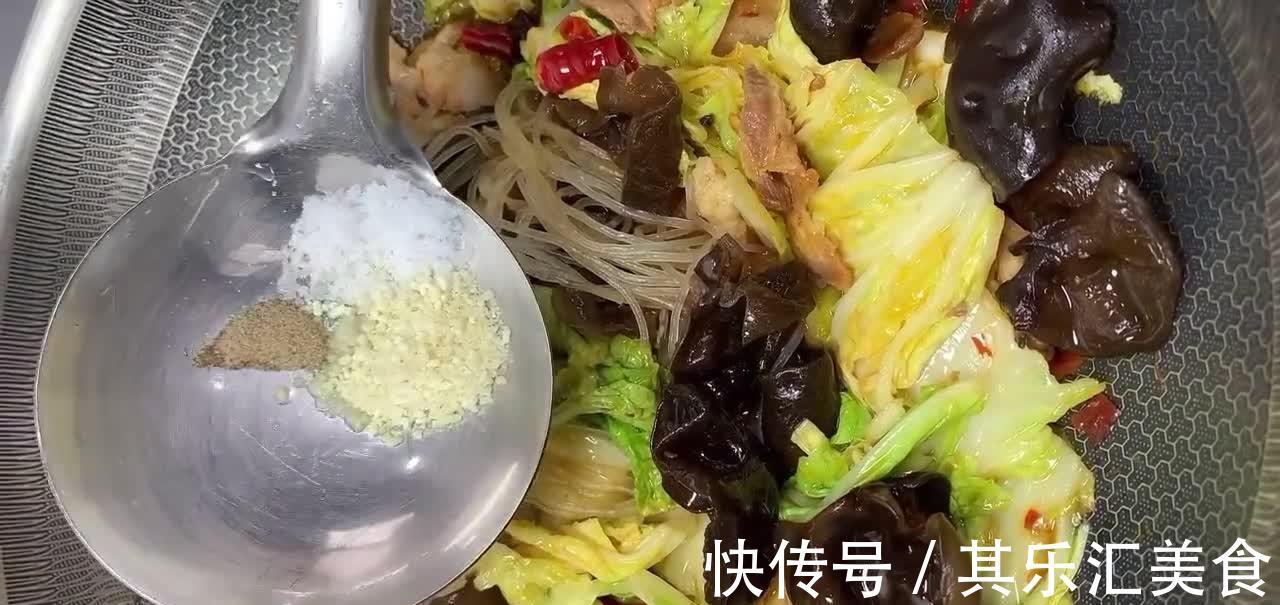 猪肉白菜炖粉条,汤鲜味美做法简单,搭配米饭百吃不厌