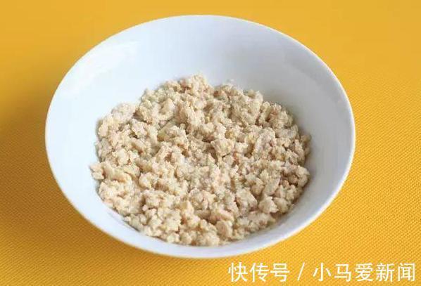 米粉|1岁内宝宝吃饭饭,这几种食物不能出现在碗里,要添加黑名单