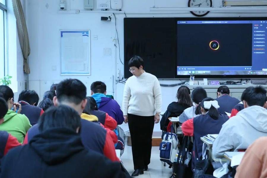 早读！师者风采 | 烟台开发区高级中学 王靖老师