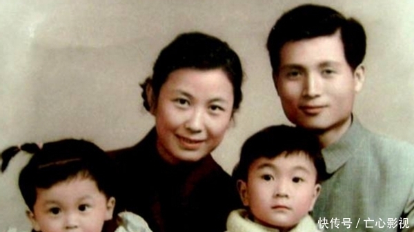 严凤英:因唱戏被迫流浪,未婚生子情路坎坷,38岁自尽未能善终