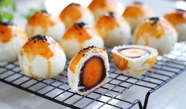 外面一个要8块钱，自己在家做好吃无添加，咬一口酥得掉渣，太香