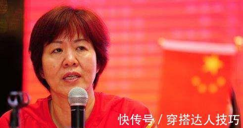 中国女排|郎平在美国逛服装店!女排前主帅气色挺不错,功勋主帅买了啥?