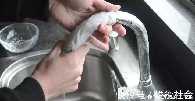 水龙头脏兮兮?厨房里的“小垃圾”,清洁就靠它,擦完反光如镜面