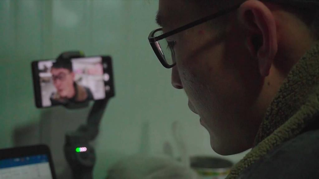 “90后”爸爸的隔屏“表白”