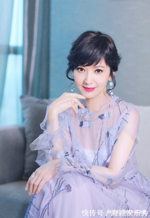 珍珠项链 女人过了45岁,建议少戴这4种“首饰”,显廉价不说还没气质