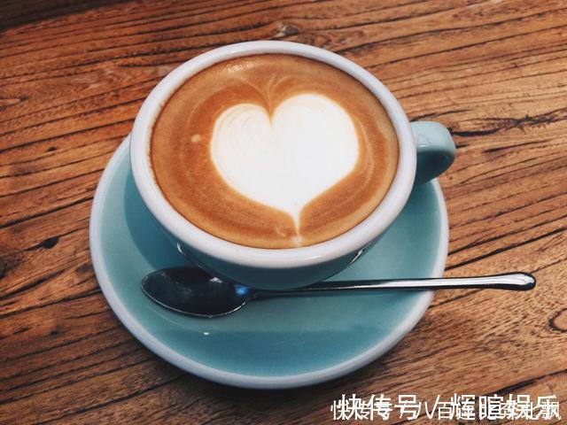 大师精制“开花巧克力”，奶茶浇下瞬间，才是震撼的开始！