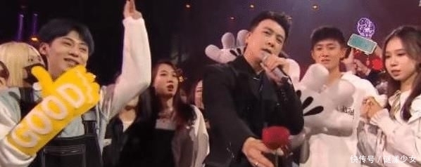 芒果超拼夜有槽点有看点：魏大勋包圆整场笑点，RISE依旧上台表演