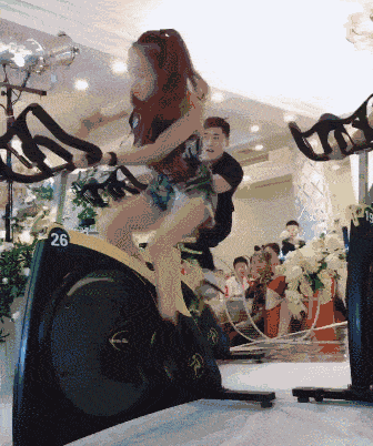 |搞笑GIF段子:领导前来指导工作