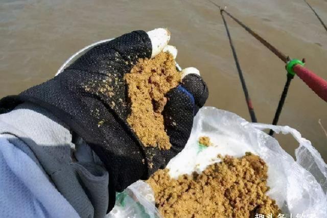 冬日钓鱼,牢记4个技巧就足够了,少搞那些花里胡哨的