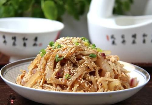 洋葱与这菜绝配,焖一焖就好,不仅能清除体内垃圾,还好吃不长肉