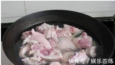 高压锅|炖猪蹄不用高压锅,教你一招,只需在里面加点它,软烂入味还不腻!