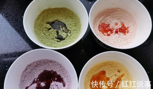 中秋来点不一样的,五彩月饼颜值高,酥软不腻味道好!