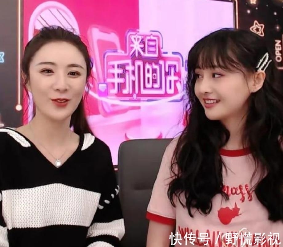 薇婭在綜藝節(jié)目中素顏出鏡，有許多網(wǎng)民表明不像一個人啊