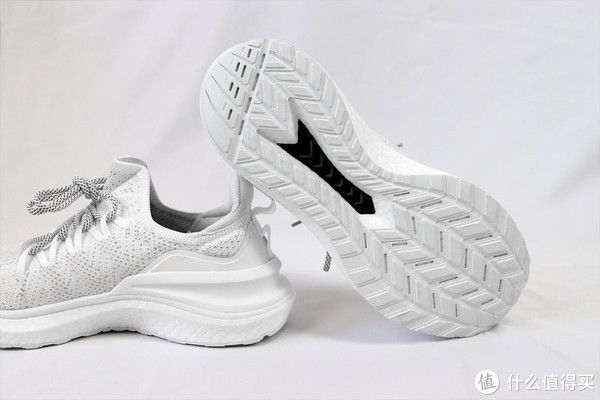 后跟 笔点酷玩 篇四百六十一：平价耐穿又好看，小米运动鞋4升级版：日常元素运动生活鞋4繁星版体验
