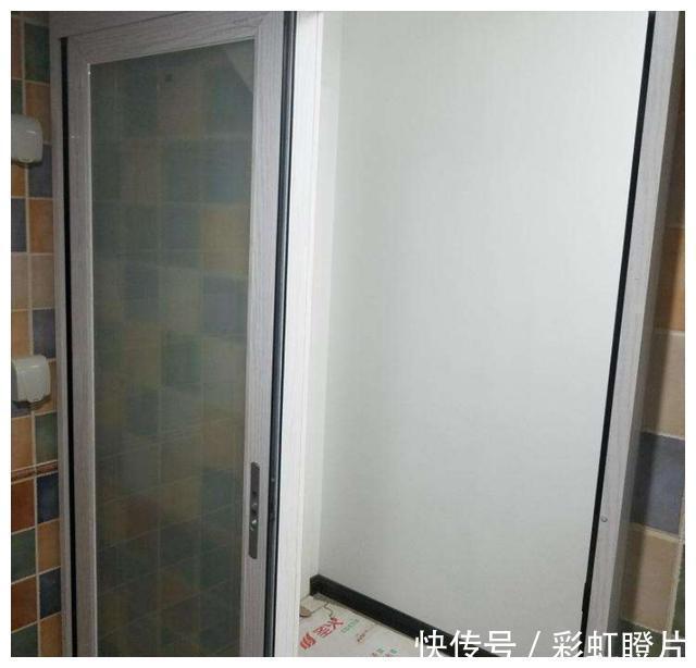 防水|卫生间不要安装木门，如今聪明人都用它来代替，防水防潮效果好
