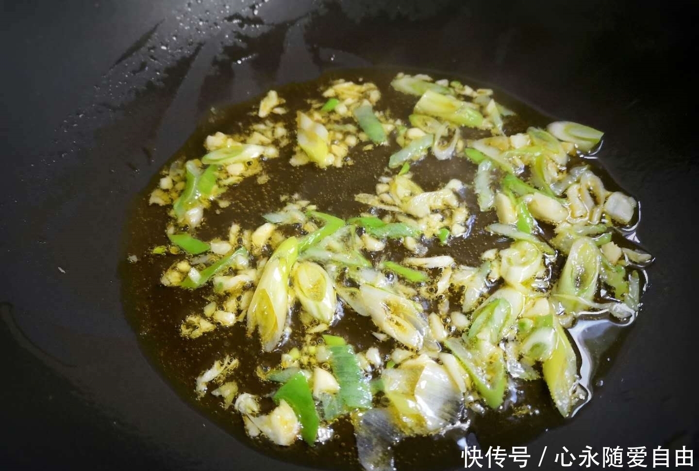 营养|菠菜和“它”天生一对,秋天给孩子吃,营养全还补钙,不懂吃可惜