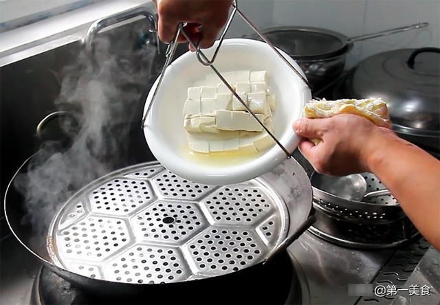 酱汁|酱泼豆腐好不好吃关键在于酱汁，厨师长分享饭店配方，香辣鲜嫩