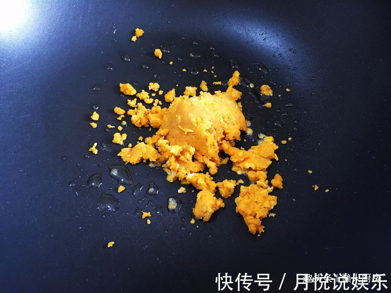 炸鸡翅我有小诀窍，这样炸出来的鸡翅又酥又香，色泽金黄