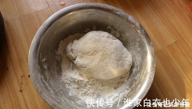 煎包|吃煎包一定要吃这个馅的，一年365天吃都不够，皮薄馅大，过瘾