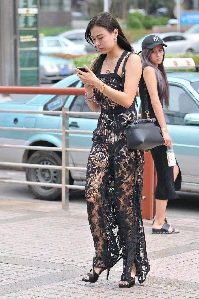 蕾丝|高跟鞋时尚穿搭,凸显出女性迷人的姿态